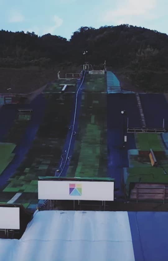 岡本圭司のインスタグラム：「いや、もうぶつかってるやん ほとんど… 🚁 by @kazu_morishima」