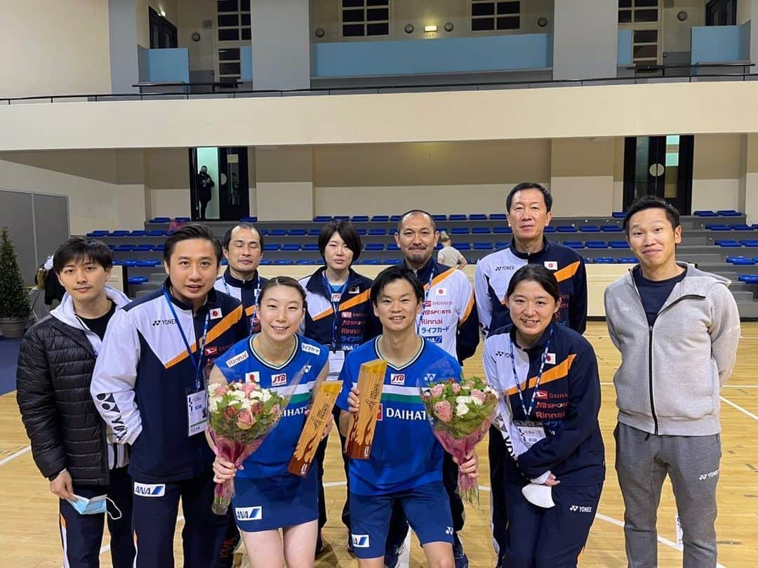 東野有紗さんのインスタグラム写真 - (東野有紗Instagram)「French open 2021. 優勝することができました🥇🏆 女子ダブルスではベスト4！ 約1か月間の遠征。 本当に夜遅くまでたくさんの応援ありがとうございました！現地の方にもたくさん応援していただき頑張ることができました。 個人戦では2種目エントリーさせていだきました。 本当にパートナーの2人には感謝しかありません。たくさん助けてもらってカバーしてもらいました。 ゆうたくん、ゆきちゃんありがとう😆 2週連続優勝は素直に嬉しいです！ またすぐに大会が始まりますので次に向けてまた頑張ります😊  そして、Twitterの件でたくさん心配をおかけして申し訳ありません。たくさんの方から温かいメッセージを受け取って、嬉しい気持ちでいっぱいです。 自分らしく生きたいと思います！！  Thank you for your support！  Thanks to my two partners. Yuta & Yuki  I will do my best in the next tournament！😊  #ワタガシ #frenchopen2021」11月1日 3時26分 - aripei.meee