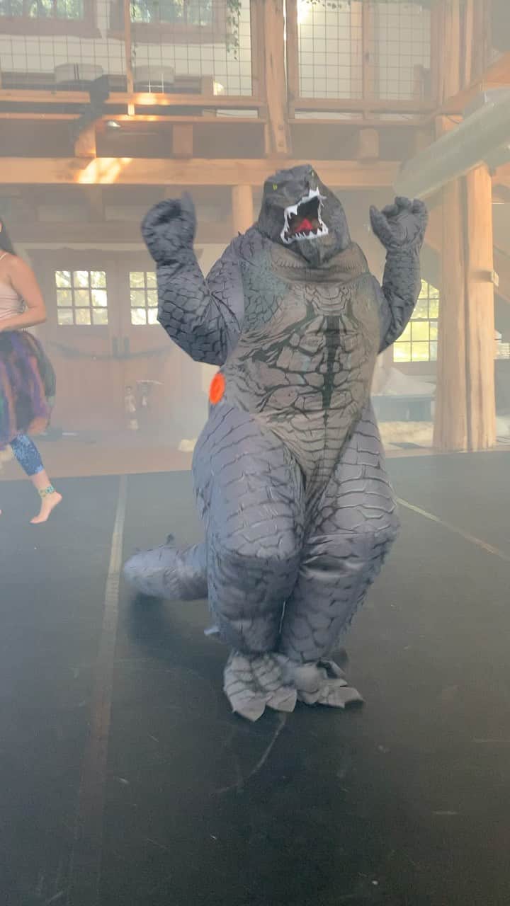 ジェームズ・ヴァン・ダー・ビークのインスタグラム：「Casual #Halloween 😂🎃💃🏻」