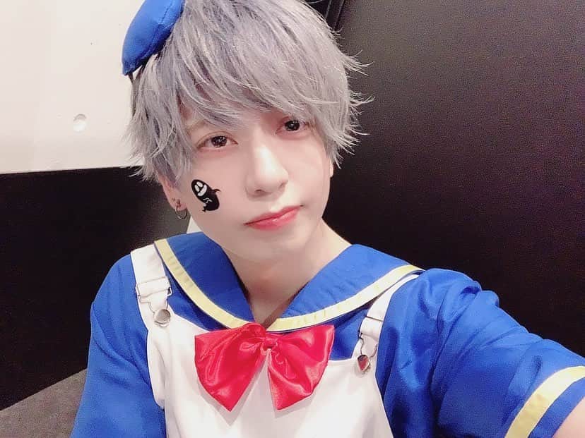 新井優のインスタグラム：「メンバー全員と撮った(　´灬`　) . . . #actor #idol #purple #instagood #instalike #followme  #instafollow #followme  #follow #instapic #hairstyle #hairmodel #punyus」