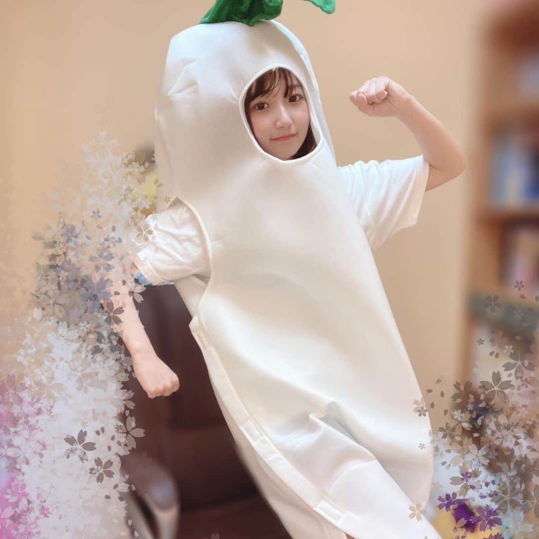 音井結衣さんのインスタグラム写真 - (音井結衣Instagram)「🎃Happy Halloween🎃 japanese raddish(大根) ・*:..｡o○☼*ﾟ・*:..｡o○☼*ﾟ・*:..｡o○☼*ﾟ #halloween #costume #japanese #happyhalloween #halloweencostume #trickortreat #japanesegirl #animegirl #vegetables #funny #like4likes #instagood #instagram #ハロウィンコスプレ #ハロウィン #だいこん #おもしろ #fyp #followｍe #いいね返し」10月31日 22時19分 - otoi_yui_19