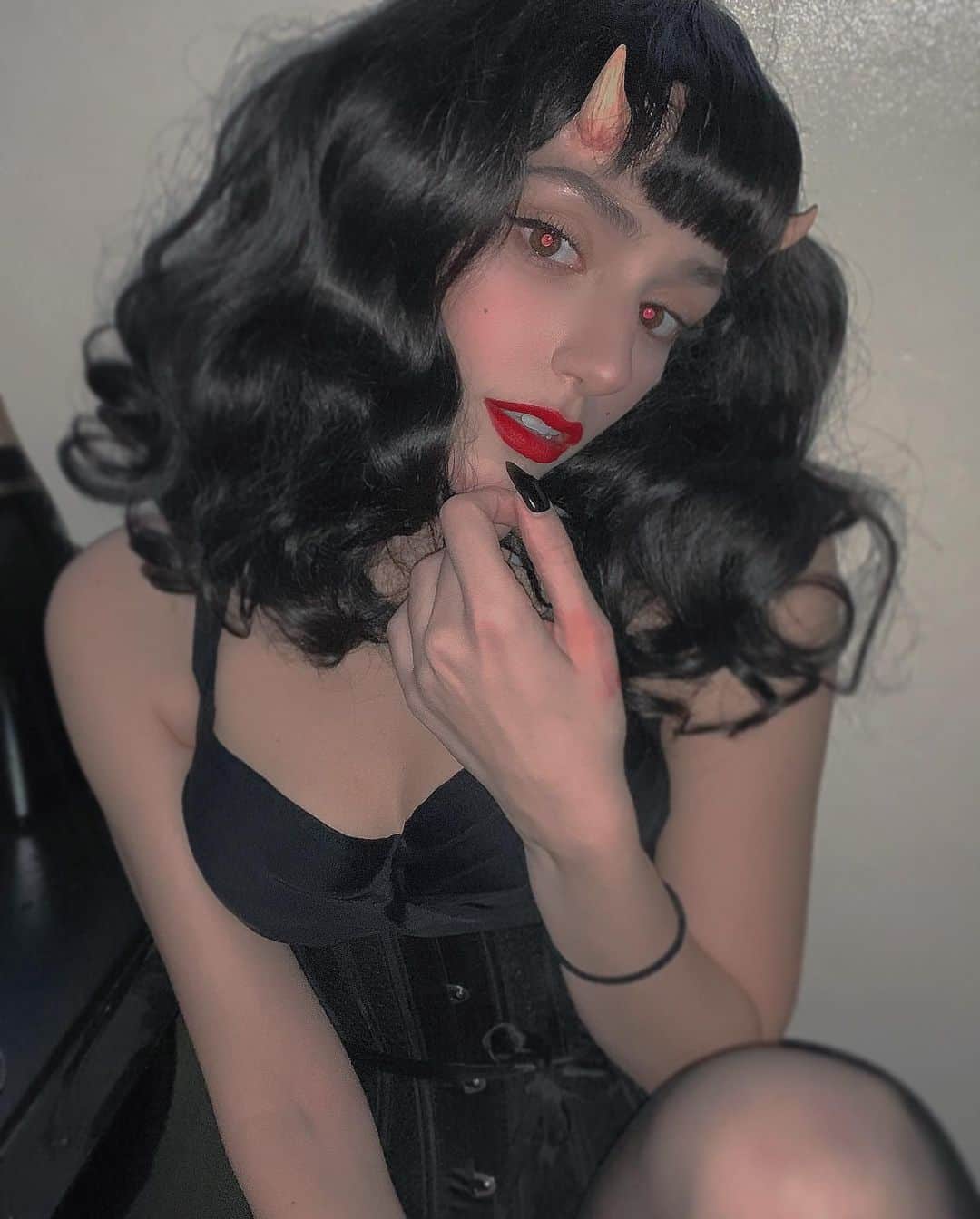 にちゃぴんのインスタグラム：「Wouldst thou like to live deliciously? #devil #halloween #pinup」