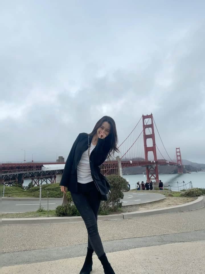 ホ・ヨンジュ のインスタグラム：「안개 자욱한 샌프란 ❤️🌁#goldengatebridge #sanfrancisco」