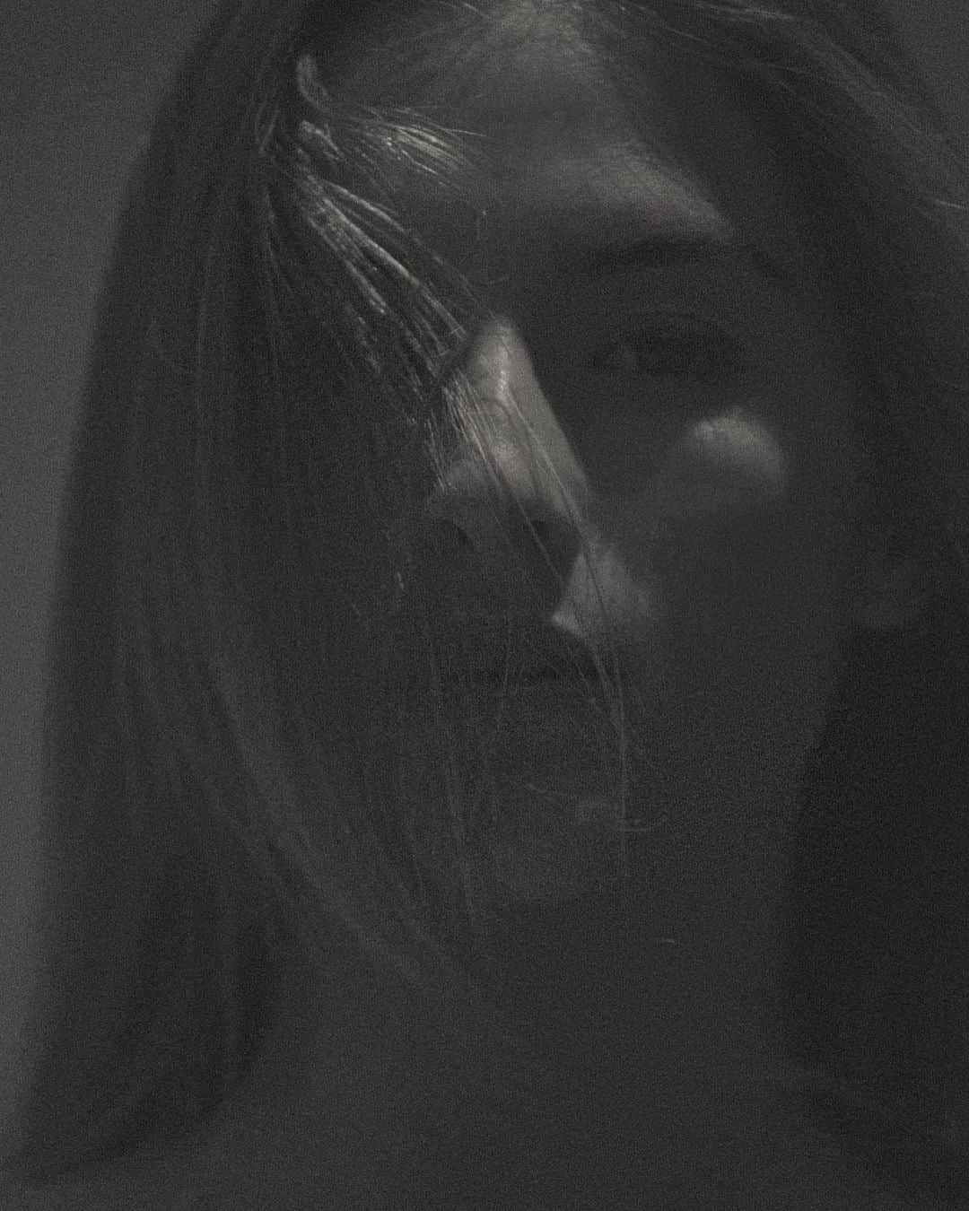 Sophie Wilsonのインスタグラム：「👽 @masonrosephoto」