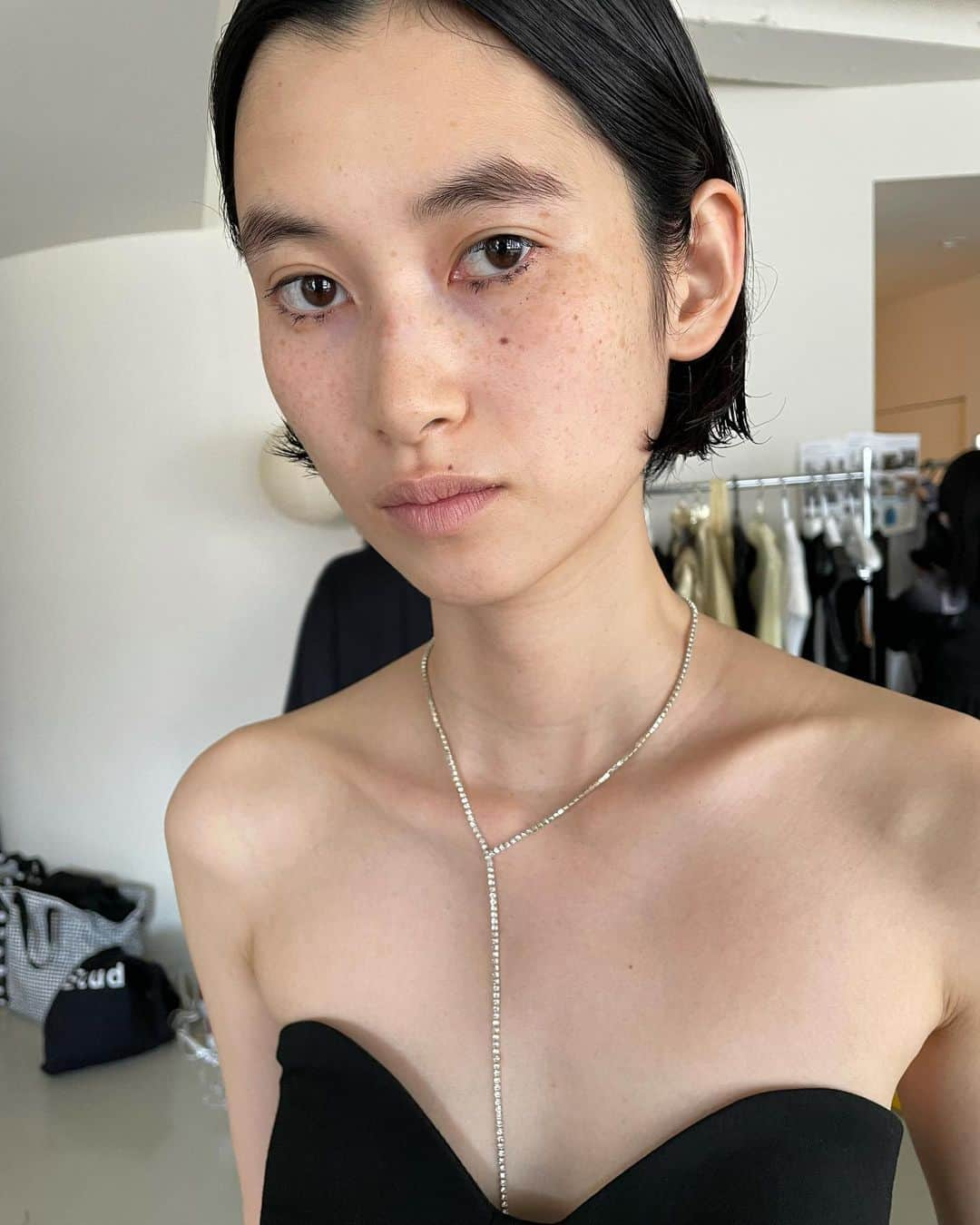 saki kojimaのインスタグラム：「make change ♻️🖤(撮影がとにかく楽しすぎて、４枚しかケータイにおさめられなかった🤳)」