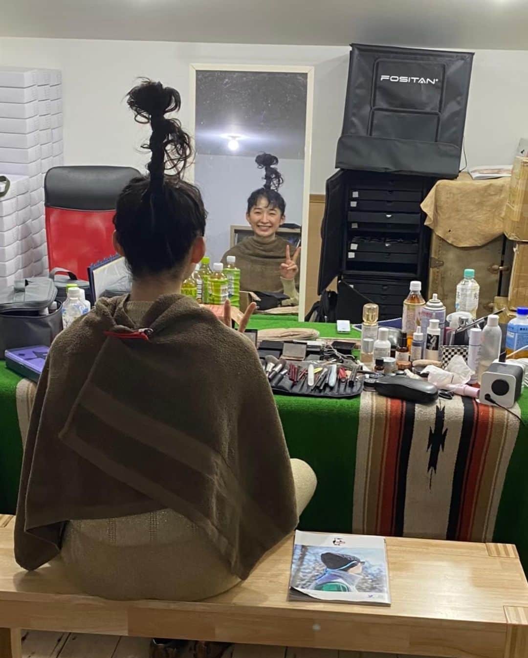 めがねさんのインスタグラム写真 - (めがねInstagram)「#happyhalloween   嘘です。 雑誌です。 #vマガジン  眼鏡屋さんに置いてあるので ぜひみてみてね〜。  Photo: Takayuki Haneta Make : @hair.makeup_hiroki_eguchi」11月1日 0時44分 - iam.megane