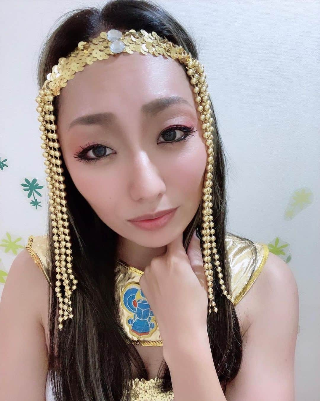 安藤美姫さんのインスタグラム写真 - (安藤美姫Instagram)「👻Happy Halloween everyone👻  🎃👻ハッピーハロウィン👻🎃 今年は忙しくていろいろ出来なかったけどなんちゃって仮装はしてみた笑 オリンピックシーズンという事で2010年のバンクーバーオリンピックで演技した  “🖤💙クレオパトラ風💙🖤“  来年はしっかりとハロウィンやりたいと思います💪🎃👻♥️♥️♥️  #happyhalloween  #halloween  #ハッピーハロウィン  #ハロウィン #仮装 #安藤美姫  #クレオパトラ #mikiando #cleopatra」11月1日 0時37分 - miki_m_ando0403