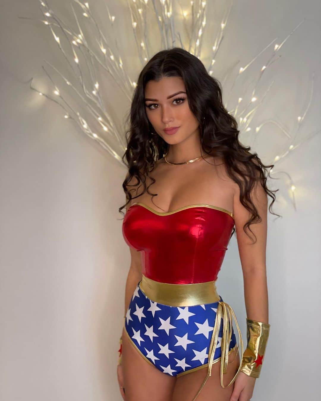 Keilah Kangさんのインスタグラム写真 - (Keilah KangInstagram)「Happy Halloween 🎃 Swipe to see the full Wonder Woman costume & a smile ♥️」11月1日 1時03分 - keilah.k