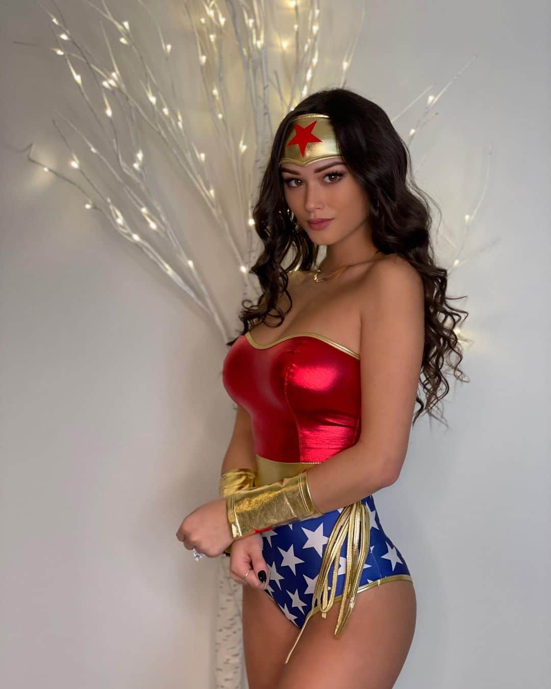 Keilah Kangさんのインスタグラム写真 - (Keilah KangInstagram)「Happy Halloween 🎃 Swipe to see the full Wonder Woman costume & a smile ♥️」11月1日 1時03分 - keilah.k