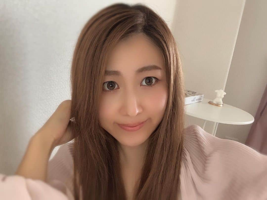 yukieのインスタグラム：「今日から11月🍁　早いもので今年も残り二ヶ月ですね😶 寒い日も増えてきたので、皆様体調にはくれぐれもお気をつけ下さい✨ ⁡ ⁡  ⁡#今月もよろしくお願いします  #今日も素敵な一日を  #免疫力 #腸 #腸活 #腸内環境 #腸内環境改善 #菌活#インナービューティー #美容 #ダイエット#healthybeauty #healthylifestyle #mentalhealth #love #loveyourself beauty #life #happy #happylife #selfcare #instabeauty #fashion #roomwear  ⁡」