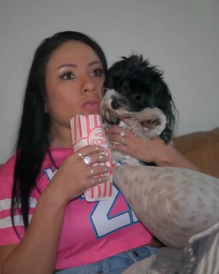 Eri Antonのインスタグラム：「Scary movie night with Luna 🐶 and @bangenergy Whole Lotta Chocolate 🍫 ⁣  ⁣⁣ Follow the inventor: @BangEnergy.CEO 😎 ⁣⁣ Apparel: @BangRevolution.apparel⁣⁣ ⁣⁣ Order at BangEnergy.com⁣⁣ Go to www.bangenergy.com and use ERI10 for a 10% discount⁣⁣ ⁣⁣ #BangEnergy   #EnergyDrink  #Flavor38 #ad」