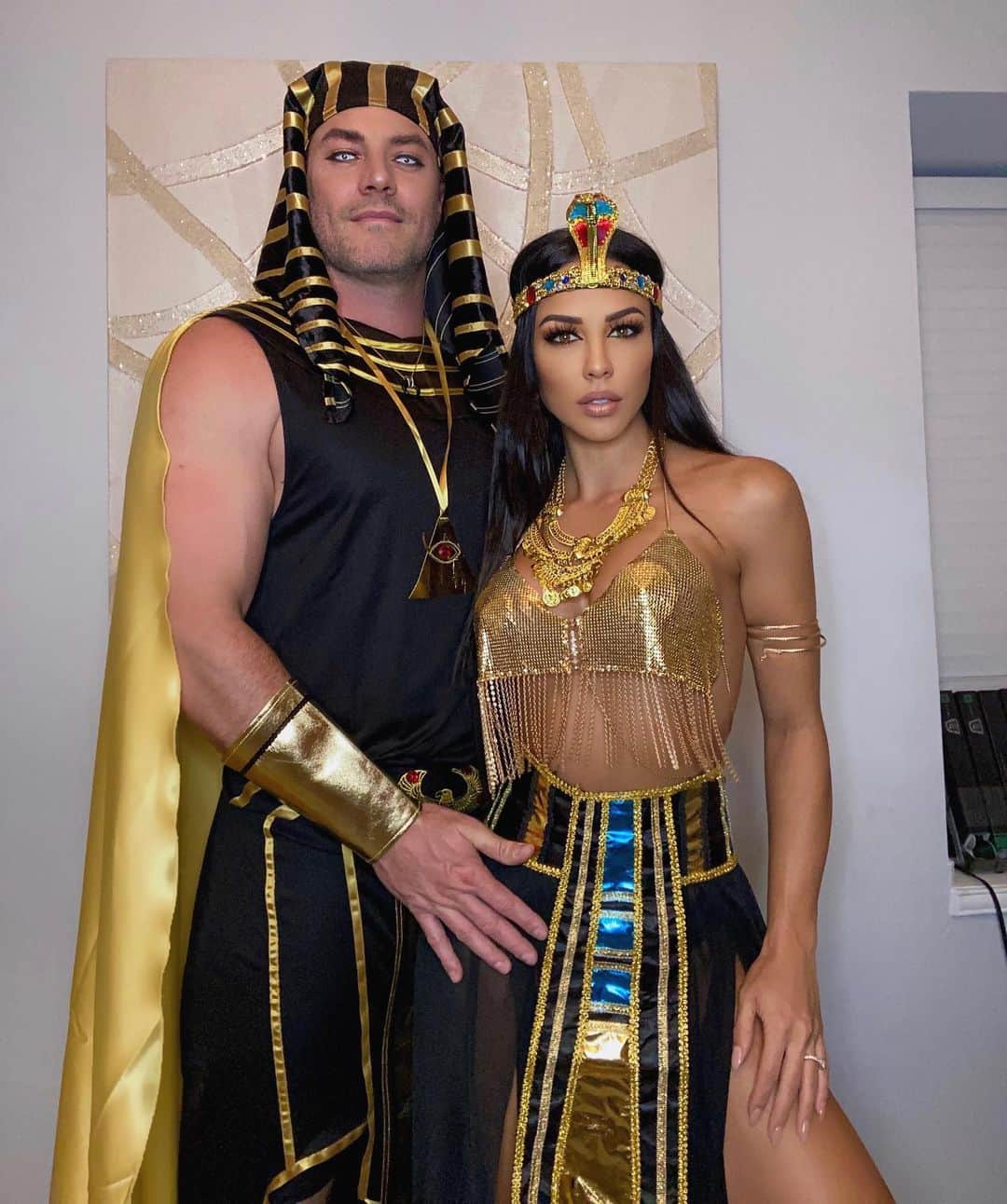 Melissa Risoさんのインスタグラム写真 - (Melissa RisoInstagram)「My fiancé and I dressed up last night as Cleopatra and Pharaoh for the @treatsmag party! 👻 @lets_go_brandonnn  . . . #halloweencostume #cleopatracostume  #pharaoh #treats #coupleshalloweencostume #couples」11月1日 4時42分 - melissariso