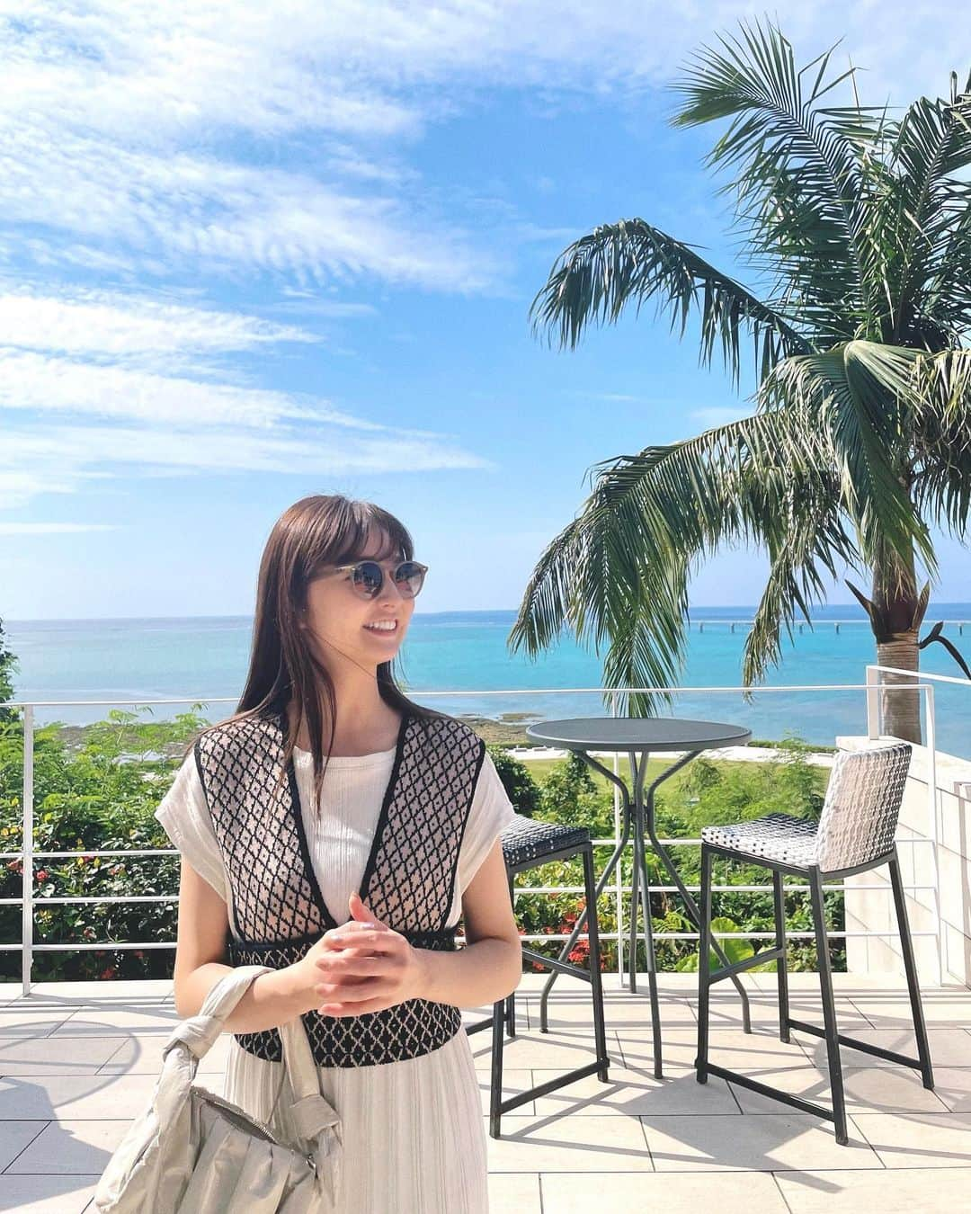 西村笑花さんのインスタグラム写真 - (西村笑花Instagram)「🌴 ・ ・ 家族旅行で沖縄に来ました💛☺️🌴⛱🍍 毎日とってもあたたかい〜！☀️ 過ごしやすい気温と景色と自然に癒されてます😌🕊  #emika_trip」11月1日 7時11分 - emika_nishimura