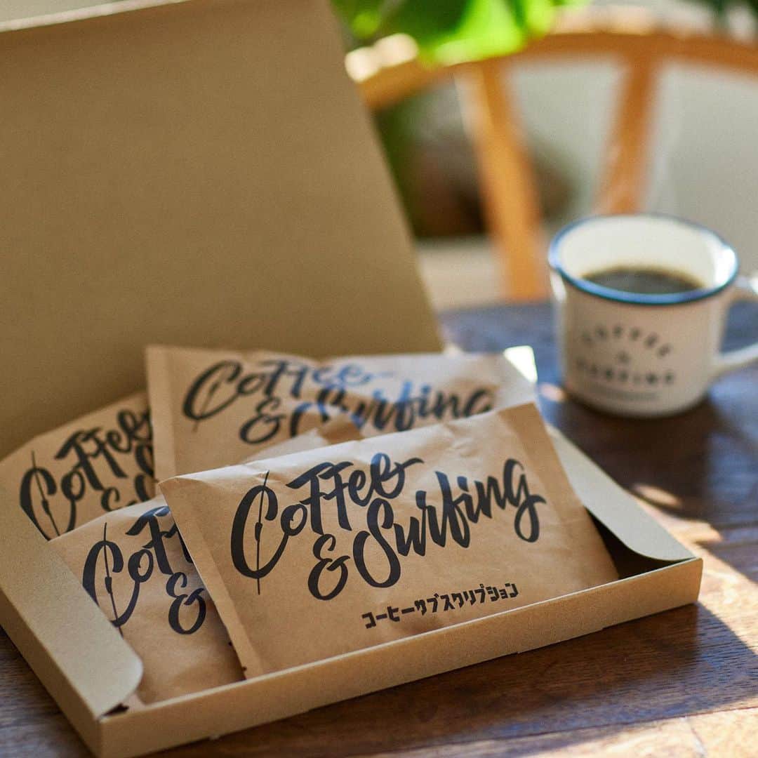 のインスタグラム：「◆GOOD MORNING COFFEE‼︎◆  【COMING SOON】  "COFFEE SUBSCRIPTION" (コーヒーサブスクリプション)  コーヒー豆の定期便を始めます！  毎月定額料金をお支払い頂ければコーヒー豆が定期的に届くサービスになります。利点はポスト投函になるので、直接受け取る必要がない事、一度登録してもらえればお好みのコーヒー豆が定期的に届くのでリピートが必要なくコスパもいい事です。  今月中にはご案内しますので、皆さまぜひご利用ください。  therisingsuncoffee.com  #coffee #coffeebeans  #coffeeroaster  #coffeelab  #coffeeandsurfing  #coffeetime  #coffeelover  #coffeebreak  #coffeeshop  #coffeestand  #coffeeholic  #coffeehouse  #coffee_inst  #coffeemaker  #coffeeshops  #coffeecoffeecoffee  #coffeenclothes  #coffeeaddict  #coffeeculture  #coffeemorning  #coffeemag #specialitycoffee  #coffeesubscription  #coffeesub #TRSC」