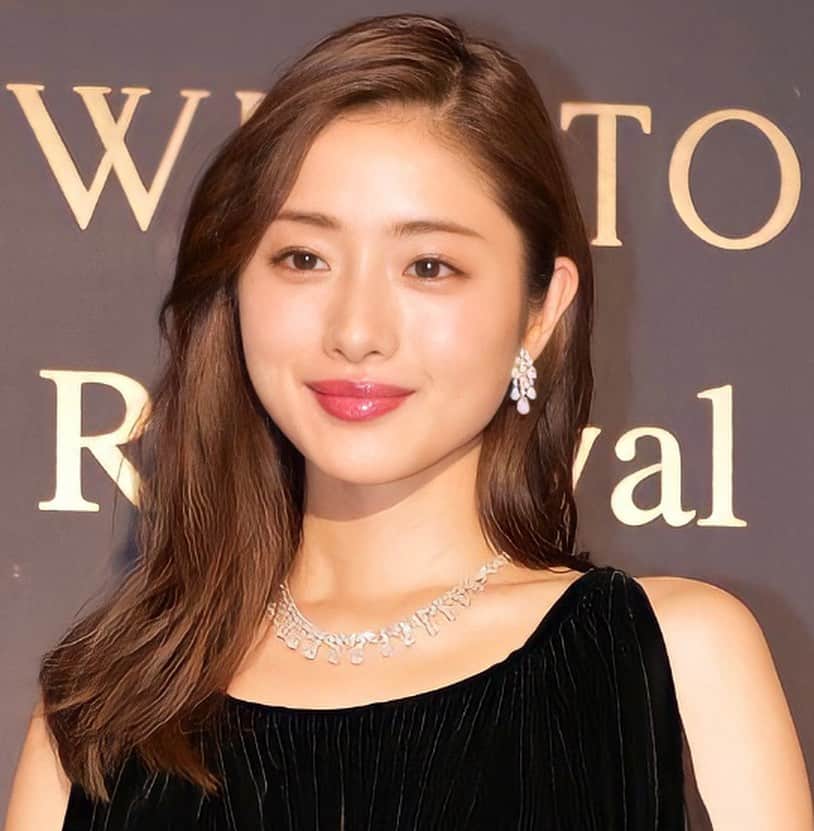 石原さとみ　ファンアカウントさんのインスタグラム写真 - (石原さとみ　ファンアカウントInstagram)「前髪なしロング #石原さとみ さん #前髪なし #ロング #ハリーウィンストン #黒ドレス  #笑顔 #可愛い」11月1日 8時36分 - ishihara_satomi719