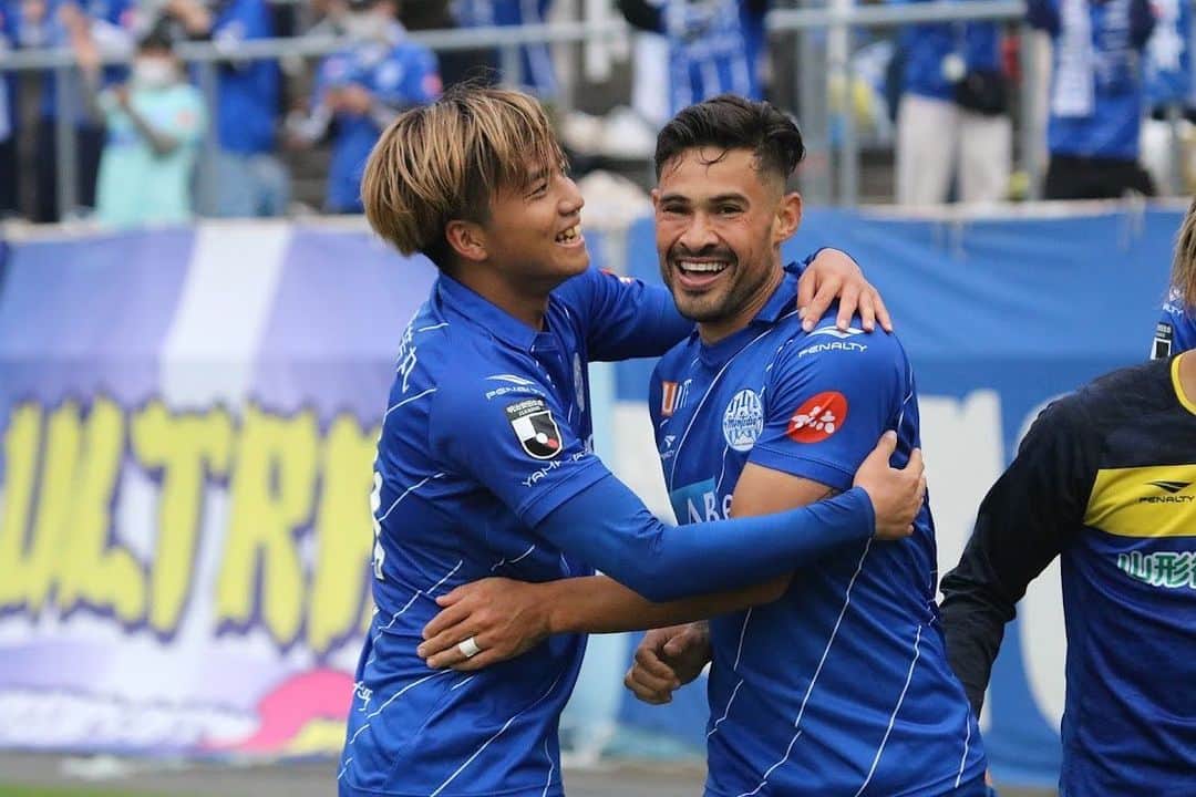 山田康太のインスタグラム：「いぶくんもヴィニもスーパーだったし最後に足攣ってるから1番前にいたキャプテンもスーパーでした。みんなスーパー😛 アウェイにも関わらずたくさんのサポートをしてくれたサポーターにも感謝してます！  中2日ですけどホームなのでまたみんなの力で勝ちましょう💪💪💪」