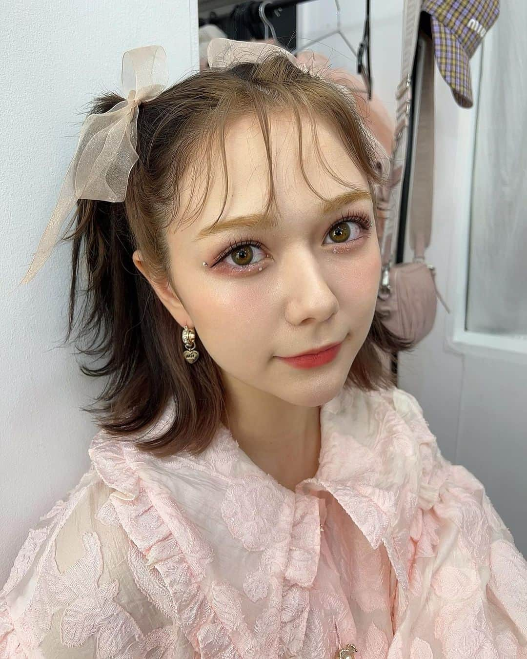 村重杏奈さんのインスタグラム写真 - (村重杏奈Instagram)「のぁさんの最強に可愛いアクセ @mel_cinna_official  の撮影でした👶🏻🍒 のぁさんの世界観だいすこ  #写真みりにゃが撮ってくれた #ズッ友案件コンビ#なにそれ #のぁさんにインスタのハッシュタグ #うるさいよね#と言われたので #控えめにする #のぁさん弁当食べる時の1口小さ過ぎてバカ泣きした #ノアさんの5口俺の1口」11月1日 21時57分 - hktanna4848