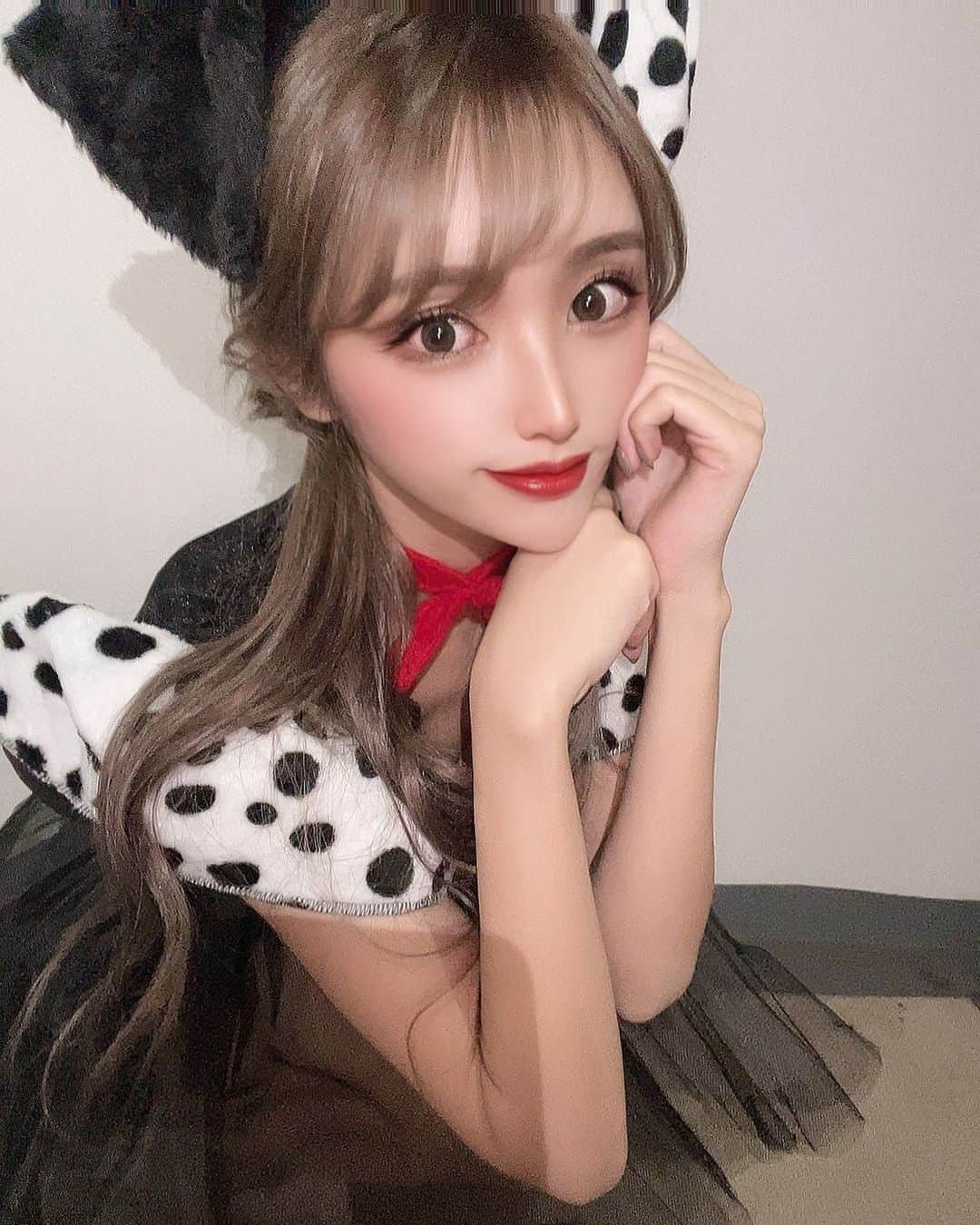 のインスタグラム：「⁡ ⁡ わんっ🐶🖤 ⁡ ⁡ 次はクリスマスかあ🎄 ⁡ 彼氏と過ごしたことないねんけど いつになったらできるん？ ⁡ クリスマスデート❤️とかしたいのだが🎅🏻 ⁡ ⁡ #ハロウィン #ハロウィンコスプレ #仮装 #クリスマス #halloween」