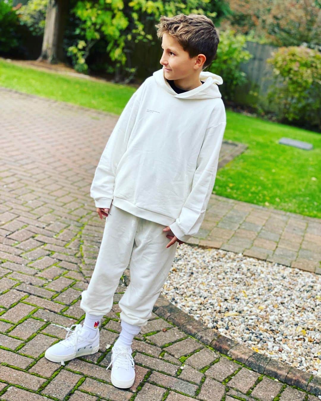 ミル・ジェディナクのインスタグラム：「Happy Birthday Andre 🥳 🔟💙」