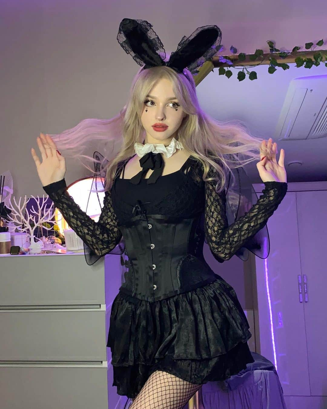 Elina 엘리나 (エリナ) さんのインスタグラム写真 - (Elina 엘리나 (エリナ) Instagram)「Halloween baddie bunny😎🐰 그냥 뭐 소소하게ㅎㅅㅎ」11月1日 21時17分 - elina_4_22