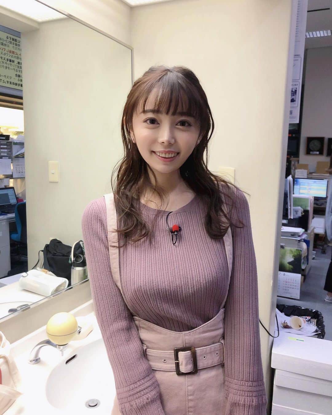 のインスタグラム：「今日のタダイマ！衣装👗❣️ @proportionbodydressing  @jillstuartbeauty   #タダイマ！#proportionbodydressing #jillstuart #アナウンサー #アナウンサー衣装 #衣装 #秋服 #私服 #ワンピース #rkb毎日放送 #辻満里奈」