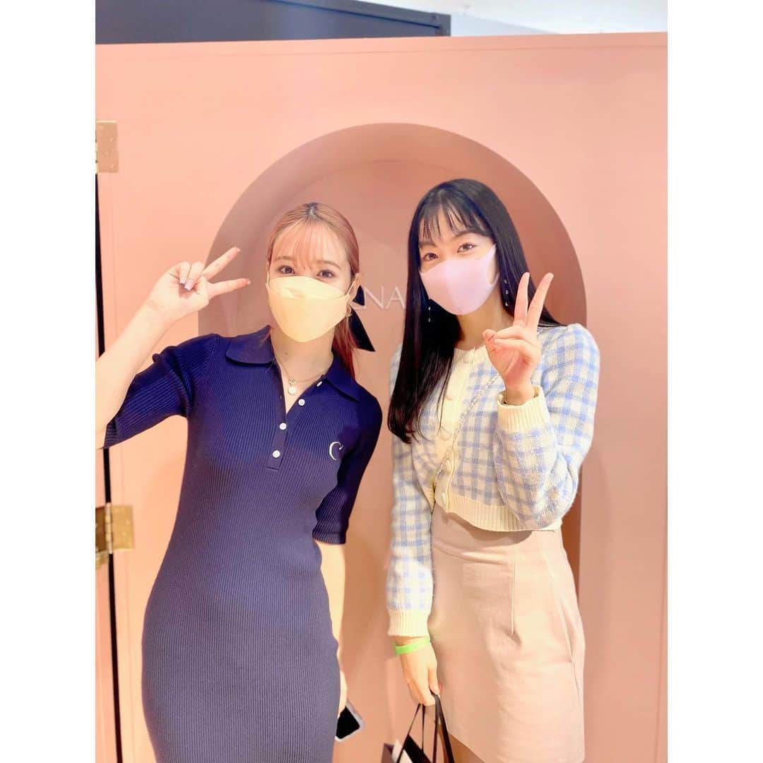 吉澤遥奈のインスタグラム：「展示会素敵なお洋服が沢山で楽しかったです☺︎☺︎☺︎ #glam#model#fashion#モデル#ファッション#服#黒髪#ロング」