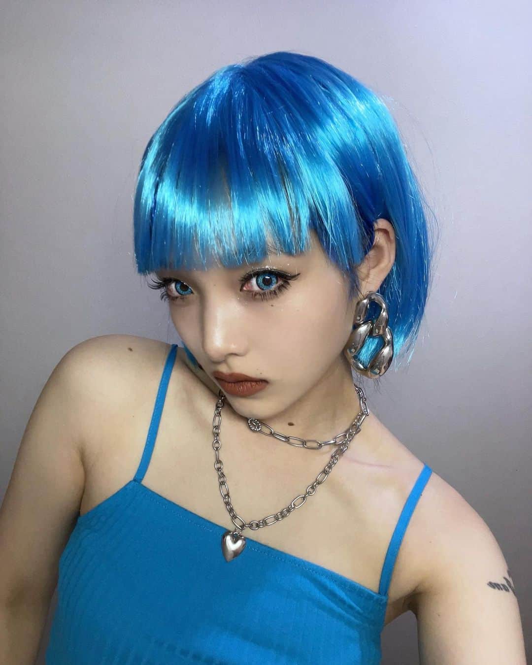 江崎ななほのインスタグラム：「髪染めたくなったし切りたくなったな😉💙💙 なんかみんなこの髪と顔面懐かしんでくれて嬉しい笑」