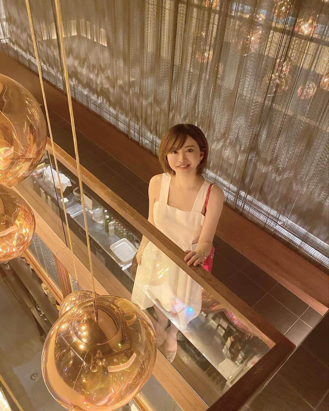 里美ゆりあのインスタグラム：「六本木に新しく出来たドレスショップやさん @rigel_dress_roppongi  さんのドレス着てみたよ🥰  白いドレスめちゃくちゃ可愛い💕👗  この形めちゃくちゃ素敵😍  大人女子必見です❣️  ヘビロテして着ます♡  #キャバクラ #キャバクラ嬢 #里美ゆりあ #ミュゼルヴァ #六本木」