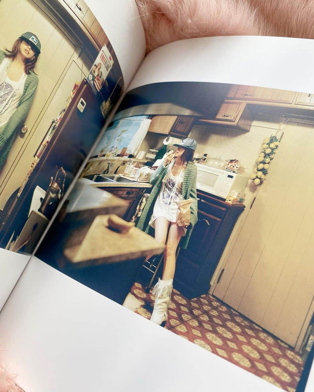 美香さんのインスタグラム写真 - (美香Instagram)「熊谷さんに久しぶりにお会いする機会があって、 引っ張り出して見てみました。【10th】 東京に来て10周年の年に出版した写真集です。 美香本もそうなんですが、 自分の出した書籍って見ないんですわたし。思いが強すぎて見れないの笑　 もっとこうしたら　 もっともっと　が止まらなくなるから、、、笑  12年前。33歳の私。 色んな思いがあったなぁ。 全然違う。 カメラとの向き合い方が。 まだまだもがいていたのね。 伝わってきます。 面白いなぁ。  モデル美香。 これからも皆さまよろしくお願い いたします💗💗💗  #10th」11月1日 12時58分 - mikaofficial99