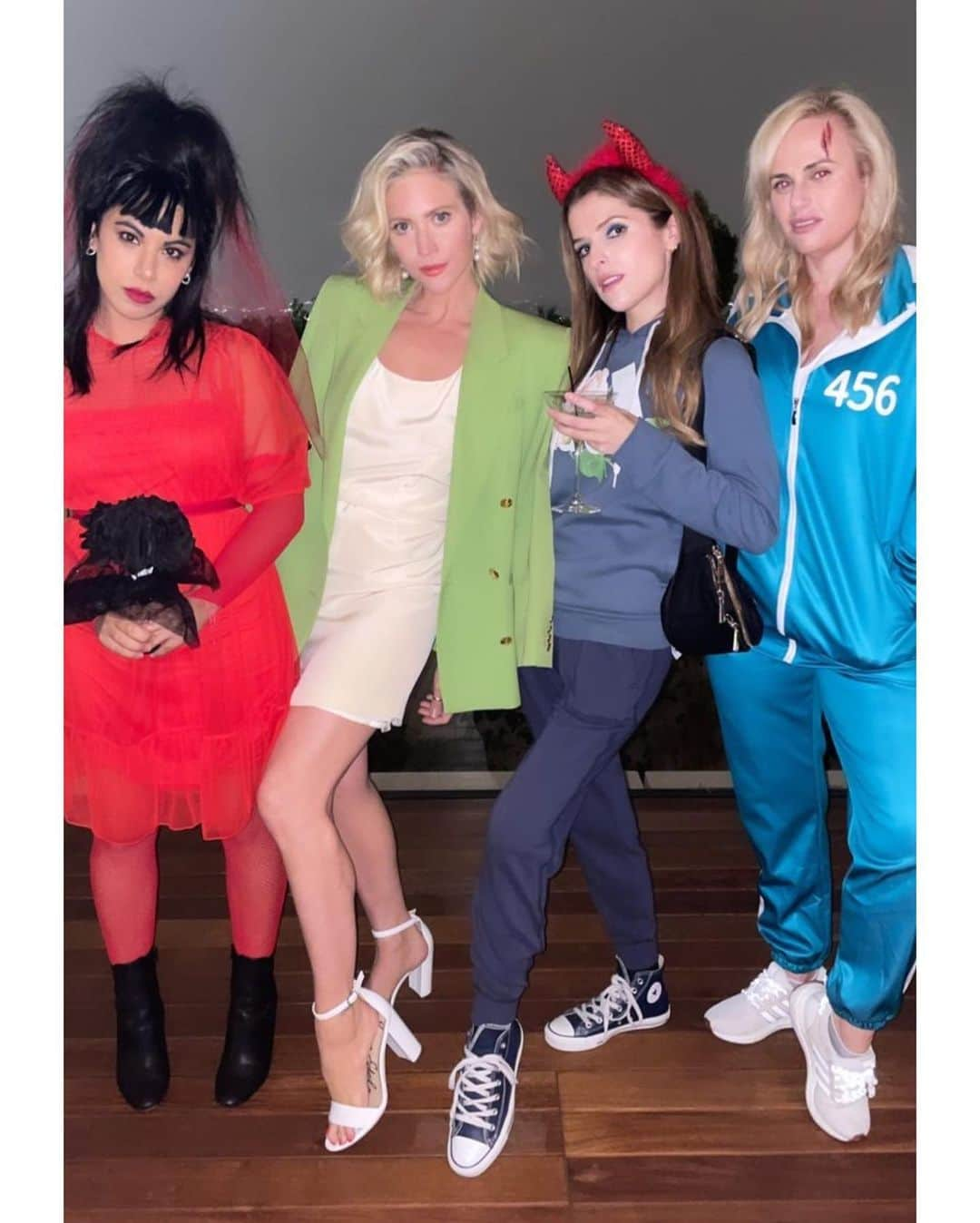 アナ・ケンドリックのインスタグラム：「Devil With A Blue Sweatsuit On. (Thank god these girls are cool with me being lazy.)」