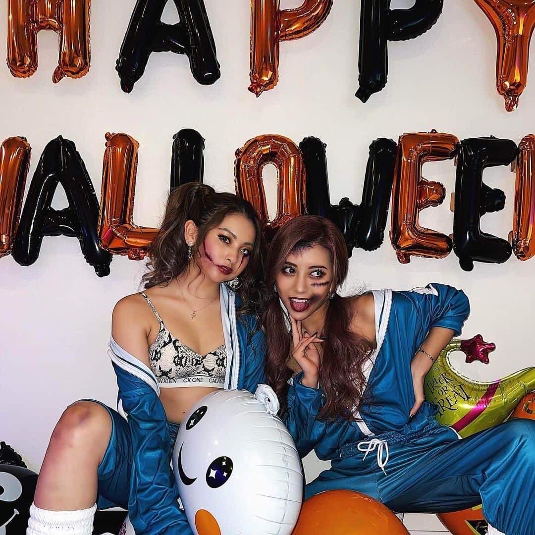 ゆきぽよさんのインスタグラム写真 - (ゆきぽよInstagram)「はぴはろ☠🎃🍭🍬  今年はぽよはなでおうちハロウィン🎃  ゆきのヘアメイクは レスリーさん(@lesliemooon )がやってくれたよ👱🏾‍♀️💗  傷メイクもアザも流石すぎた👸🏼❣️   #ハロウィン  #ハロウィンメイク  #ハロウィンギャル  #ハロウィンコスプレ  #イカゲーム  #おうちハロウィン」11月1日 14時16分 - poyo_ngy