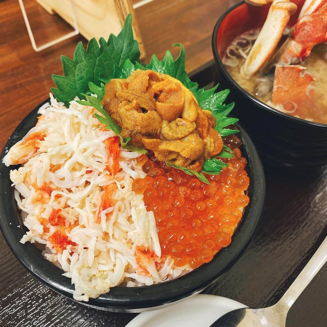 鈴木紗理奈さんのインスタグラム写真 - (鈴木紗理奈Instagram)「北海道といえば海鮮丼‼︎ 最高に美味しすぎた。 これ食べにまた北海道来たくなる。」11月1日 14時25分 - munehirovoice