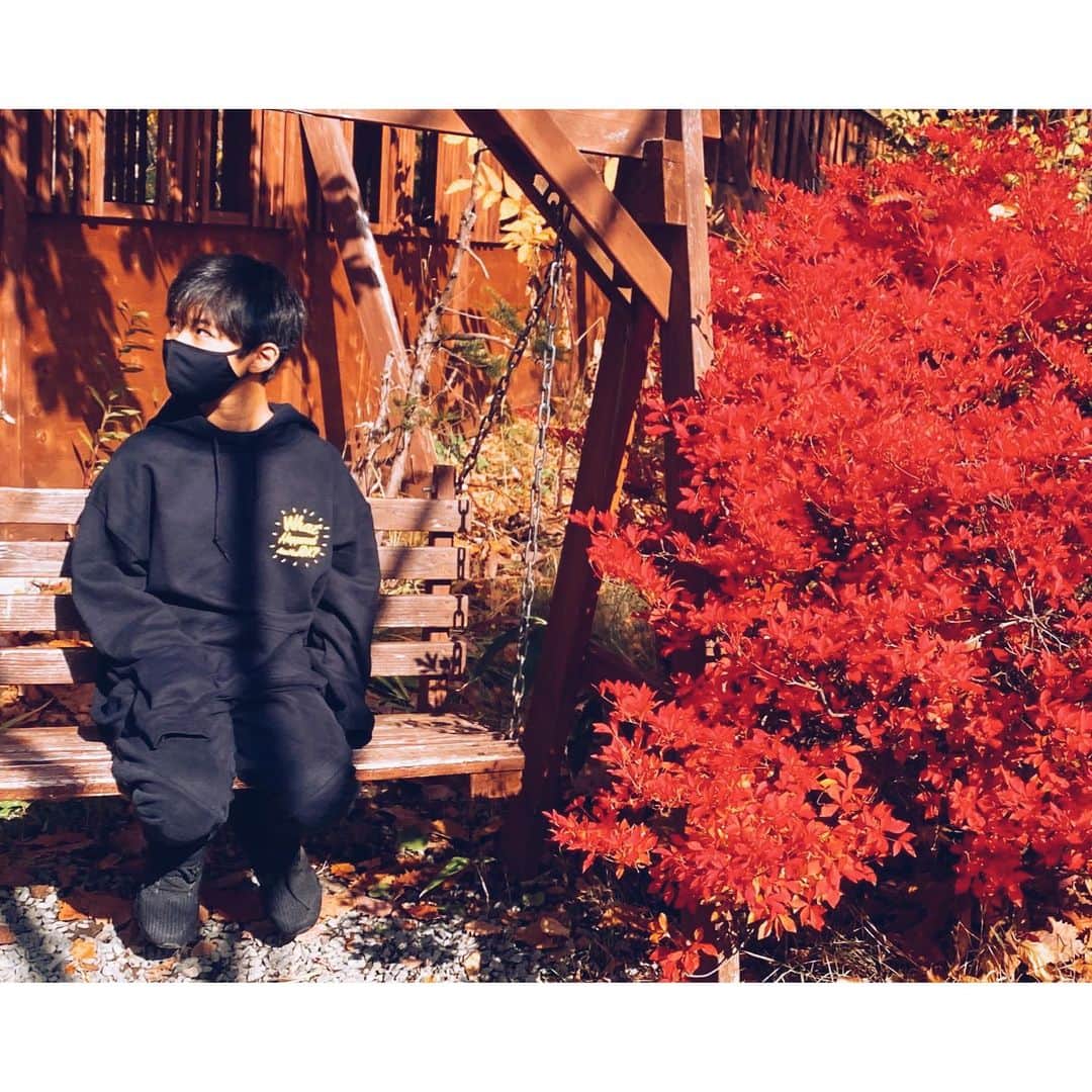 鈴木紗理奈さんのインスタグラム写真 - (鈴木紗理奈Instagram)「札幌はこれでもかという位 紅葉真っ盛りで見応えたっぷり🍁 最高だった北海道公演から、冷めることなくそのまま家族と濃厚な時間を過ごすことができてマジ胸熱です。最高です。  紅葉みたいな情熱的なわたしの人生万歳。 ありがとう。  #riototomama」11月1日 15時41分 - munehirovoice