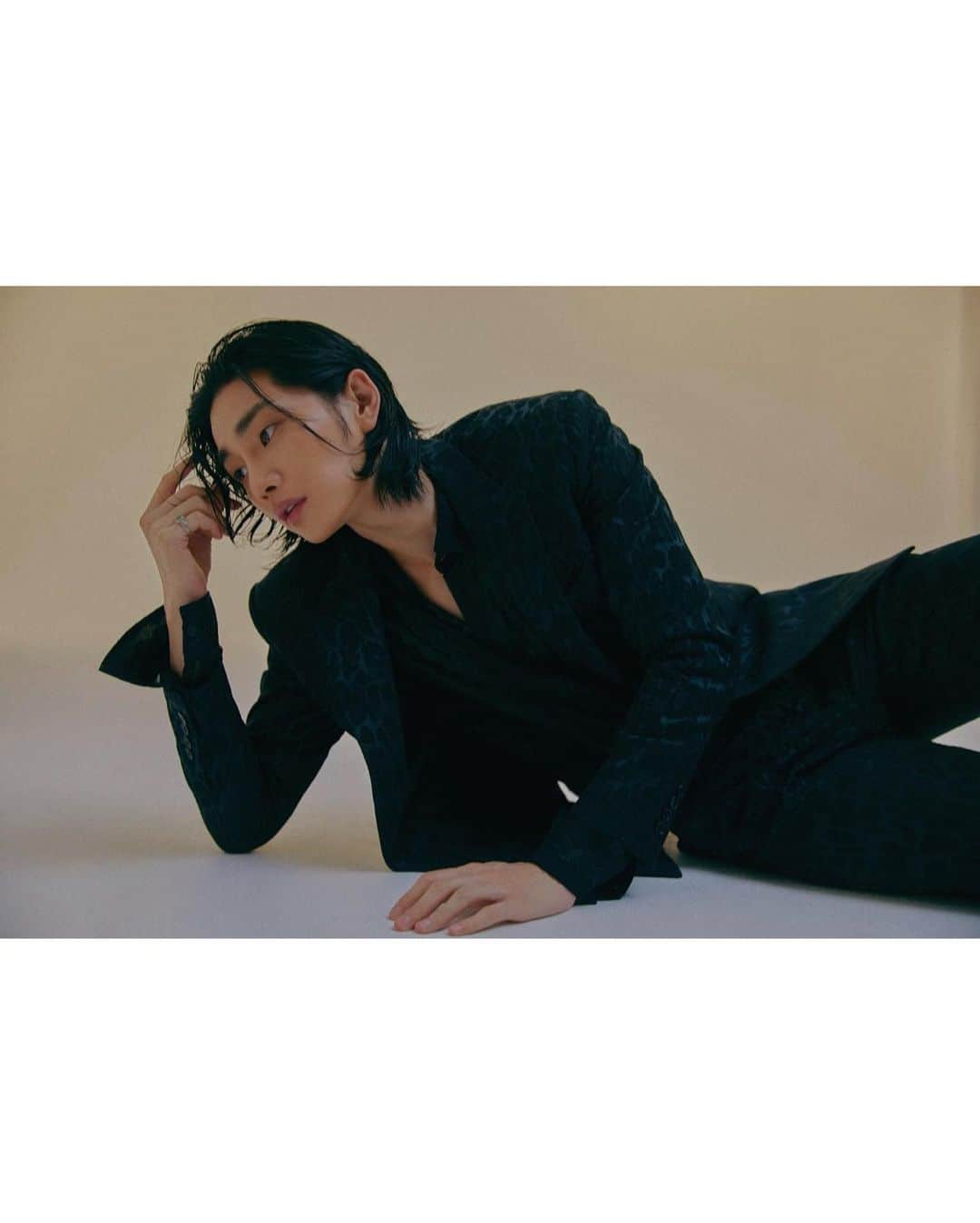 キム・ジェヨンのインスタグラム：「유어바이브 화보!!🤗 #yourvibesmag」