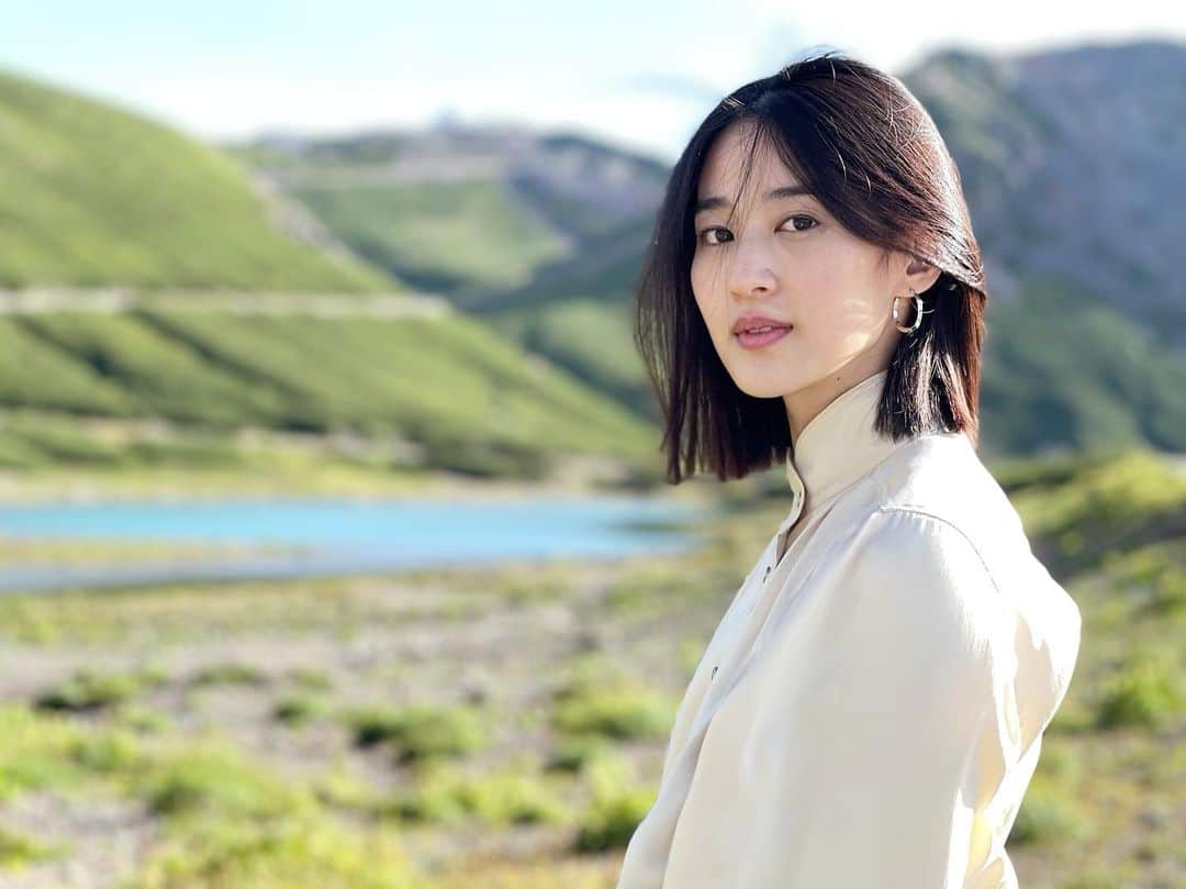 青野楓のインスタグラム：「本日より、日産NOTE e-POWER（「アクセルひとつで思いのままに」篇）  のCMに出演しております。  ノートは運転が楽しくなるクルマでした。  是非チェックしてください！」
