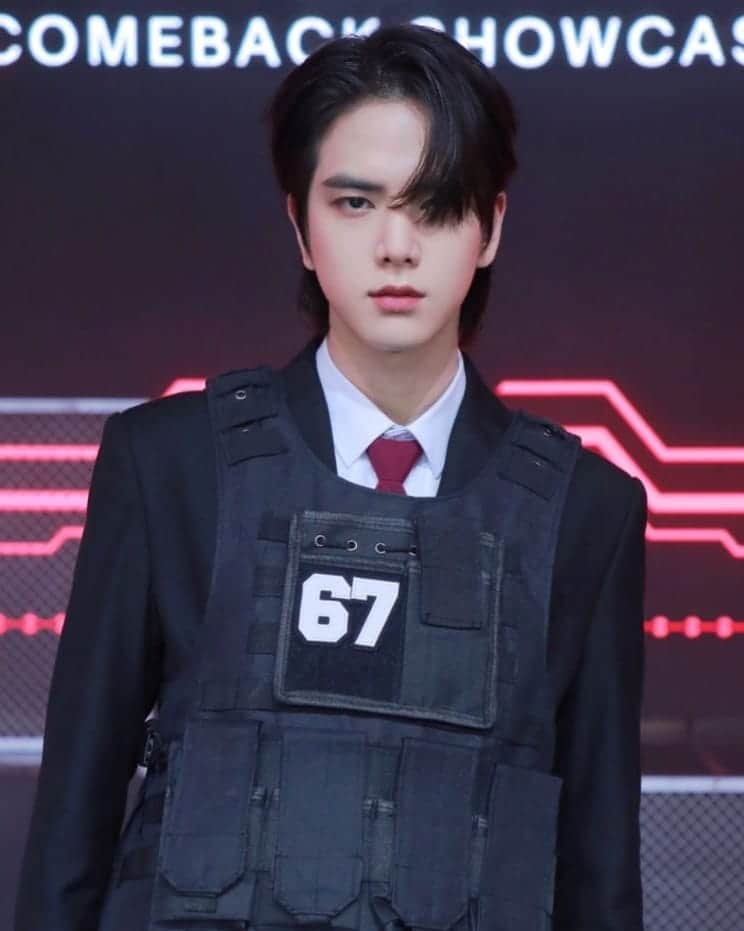 ヨンフンのインスタグラム：「MAVERICK Comeback Showcase #THEBOYZ #더보이즈 #YOUNGHOON #영훈」
