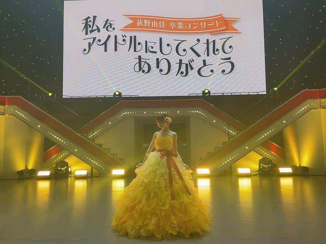 荻野由佳のインスタグラム：「卒業コンサート ありがとうございました！ 向日葵をイメージとした黄色のドレスを作っていただきました🌻 本当に素敵なドレスを ありがとうございました😭♥️」