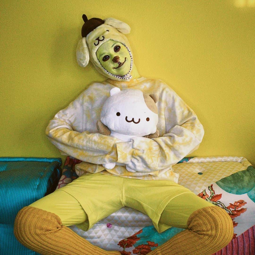 仲里依紗のインスタグラム：「ハロウィンYouTube 編集も撮影も公開日前日の 半日でモーダッシュでやったけど バチボコに楽しかった😂✨  私ったら 毎日ハロウィン民だから だいぶ通常営業なわけ💁🏼‍♀️🐶⚠️  #これはポムポムプリンです」