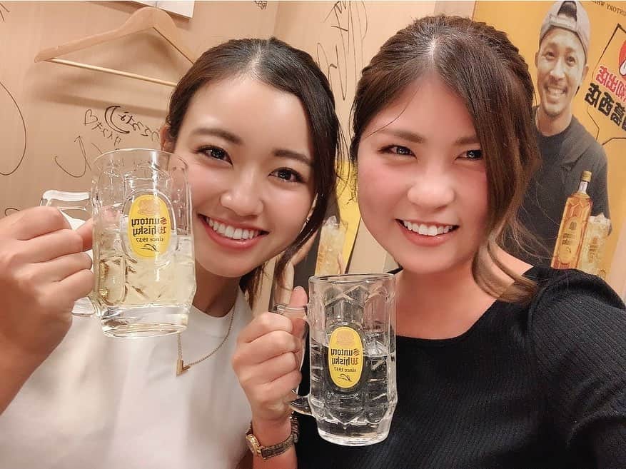 のインスタグラム：「結構前の写真📸 @minamii_golf とごはん💓 少しお酒飲んで顔赤い😂  お店はここだよ🐮⬇️ @yattyan_yuji_nishikasai  店主がめっちゃ面白くて楽しいの😂 プロゴルファーとかスポーツ選手のサインが壁一面に！ わたしとみなみちゃんのサインもちゃっかりあるよ✌️笑 #カレドニアントーキョー . #まいごるふ#ゴルフ#ゴルフ女子#ゴルフスイング#ゴルフウェア#ゴルフコーデ#焼肉#やっちゃん#maigolf#golf#TaylorMade#TaylorMadegolf#golfswing#golfwear#골프#골프스윙#골프중독#골프웨어」