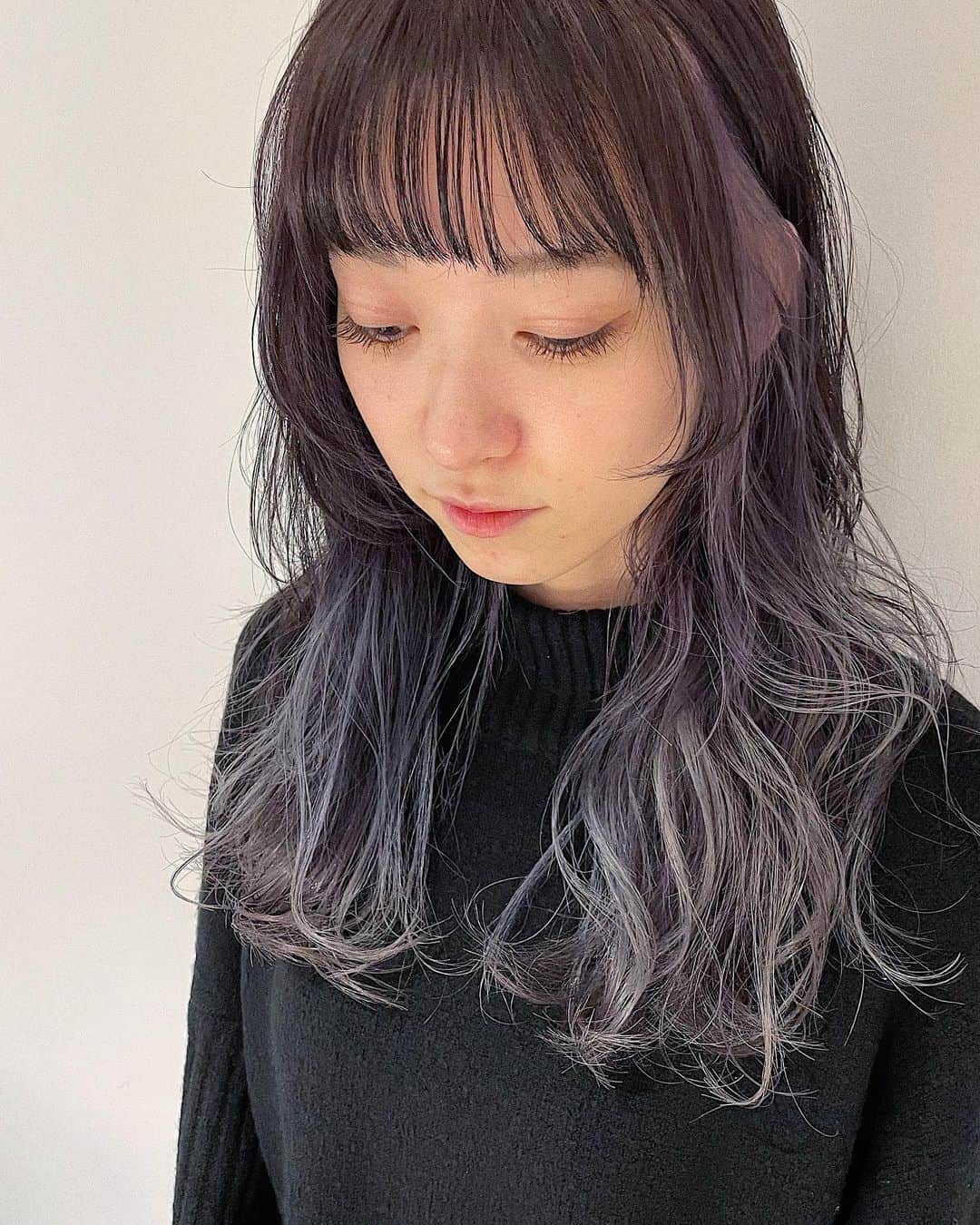 夏目璃乃さんのインスタグラム写真 - (夏目璃乃Instagram)「・ ・ NEW HAIR✂️ ・ 今回も @sugarlight21 さんにお願いしました🤍 ずっと暗い色入れてて抜けにくかったのにこんなに可愛くしてくださいました🥺🥺 ・ 色落ちが楽しみ、、👀 ・ ・」11月1日 18時18分 - natsume_rino