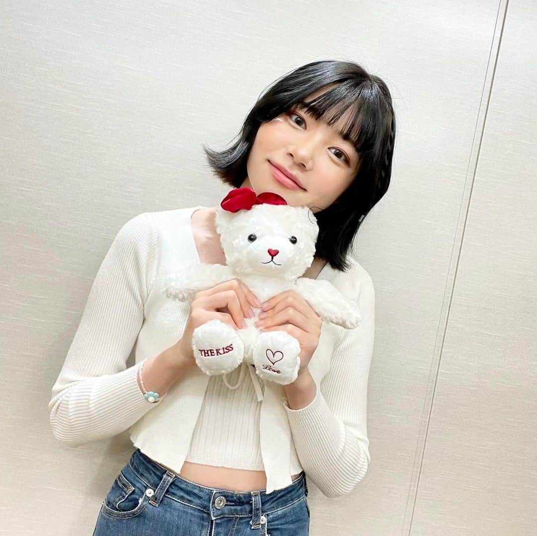 KISS Entertainmentのインスタグラム：「#kissent の期待の新人💓 韓国語が堪能で作詞作曲もマルチにこなす‼️ 💘寺崎日菜(テラサキ ヒナ)💘 ⭐️InstagramがOPEN⭐️ ⁡ #GirlsPlanet999 にも出演した魅力あふれる【寺崎日菜(テラサキ ヒナ)】にご注目ください🥰👆✨ ⁡ #寺崎日菜 #terasakihina」