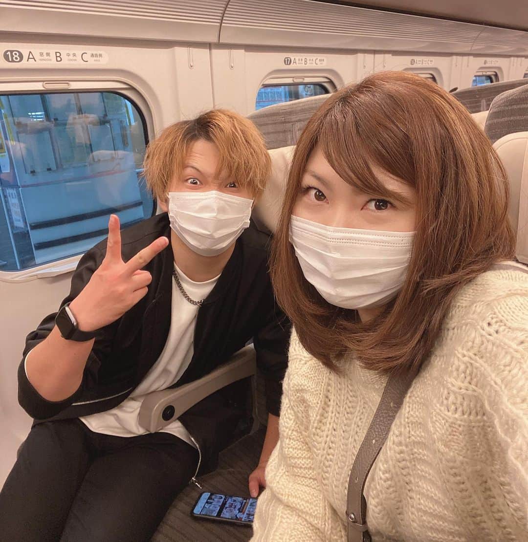 ブラザー4チャンネルのインスタグラム：「いっくんとデート♡ ⁡ 週末、舞台を観に行ってきました！😊 こうやって少しずつお出かけができる事が嬉しいですね✨ ⁡ いっくんもいつまで一緒に行ってくれるかな…😅💦 ⁡ #brother4 #YouTuber #週末 #親子デート」