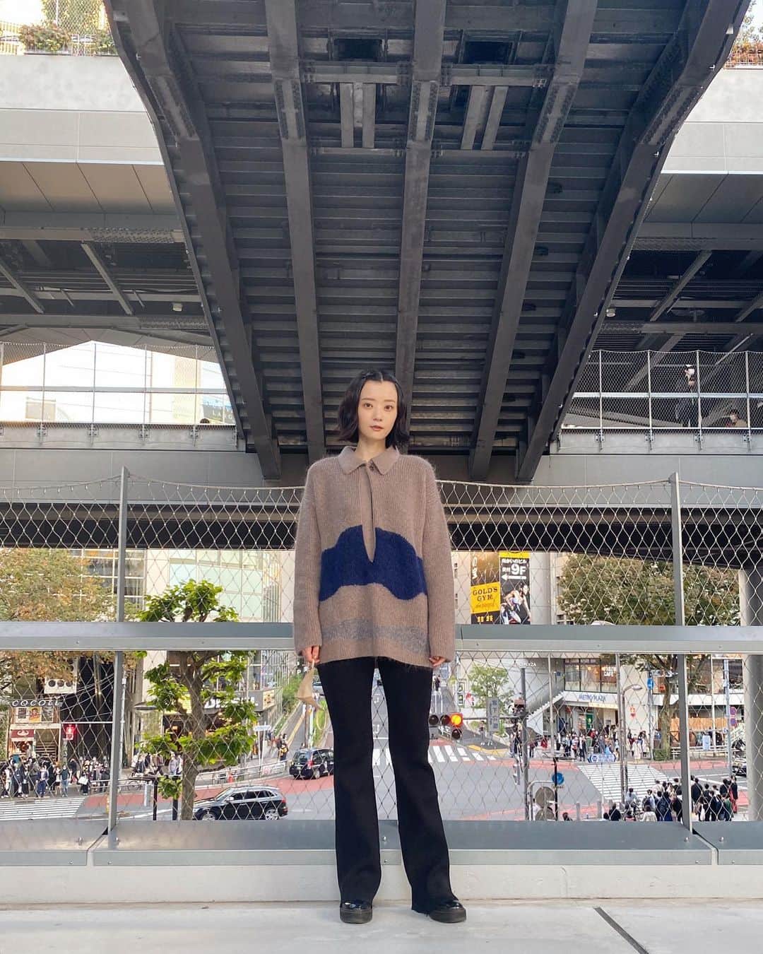 藤井祥子のインスタグラム：「. tops : @soduk_official  sodukのモヘア糸使われてるニット軽くて暖かくてこの季節に丁度よいです🍠🍇🍁  pants : @perverze_official  perverzeのリブラインパンツ、美脚補正してくれるのか いつもの自分より脚細長く見えるので崇拝〜🙏🏻✨  #soduk #perverze」