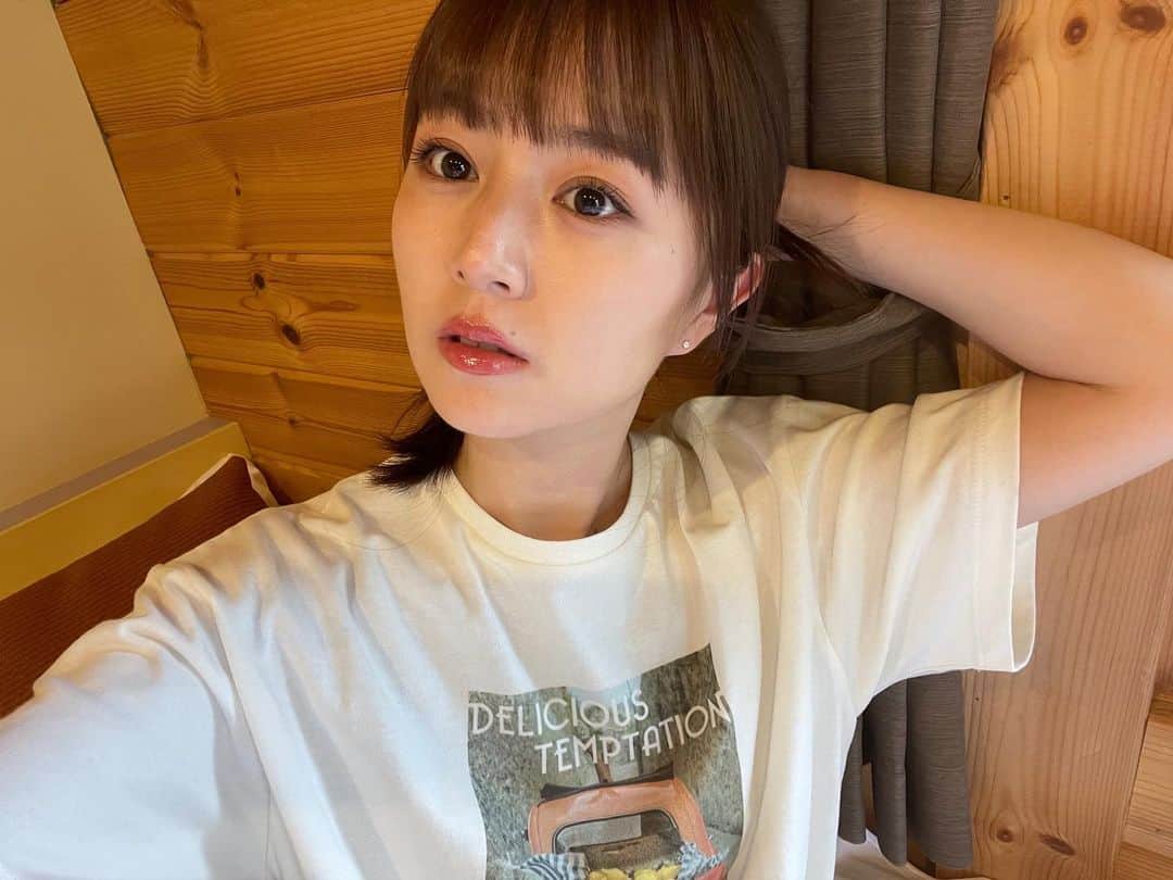 神野友亜さんのインスタグラム写真 - (神野友亜Instagram)「皆さま、こんばんは。  今日から11月ですね。 今年もあと二ヶ月、、早い…‼︎  最近写真を撮っていないので、 まだ半袖だった頃の写真を…🍃  11月もよろしくお願いします‼︎」11月1日 18時50分 - yua_sard