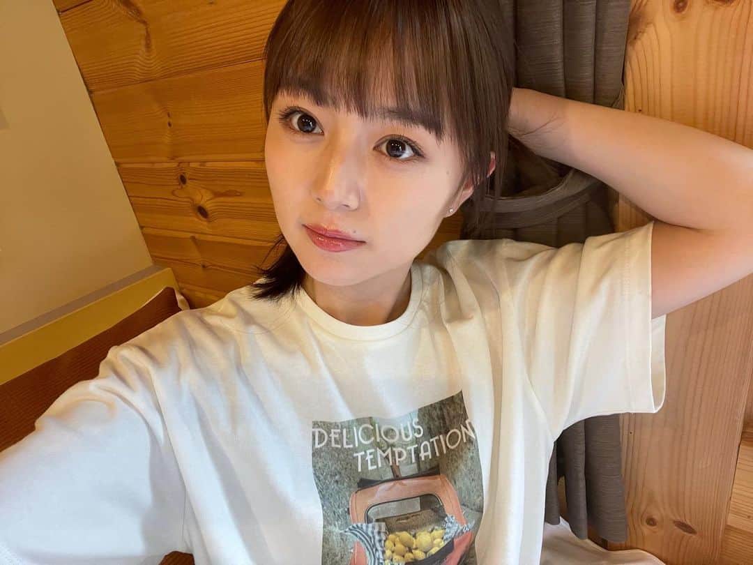 神野友亜さんのインスタグラム写真 - (神野友亜Instagram)「皆さま、こんばんは。  今日から11月ですね。 今年もあと二ヶ月、、早い…‼︎  最近写真を撮っていないので、 まだ半袖だった頃の写真を…🍃  11月もよろしくお願いします‼︎」11月1日 18時50分 - yua_sard