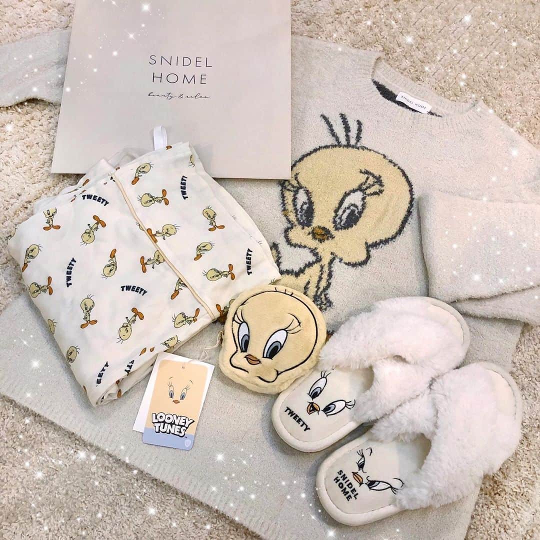 MIKIRUNのインスタグラム：「🐥💛 ⁡ トゥイーティーパジャマかわいい🥺🎶 けどズボン乾燥機かけたら縮んだ🥲w」