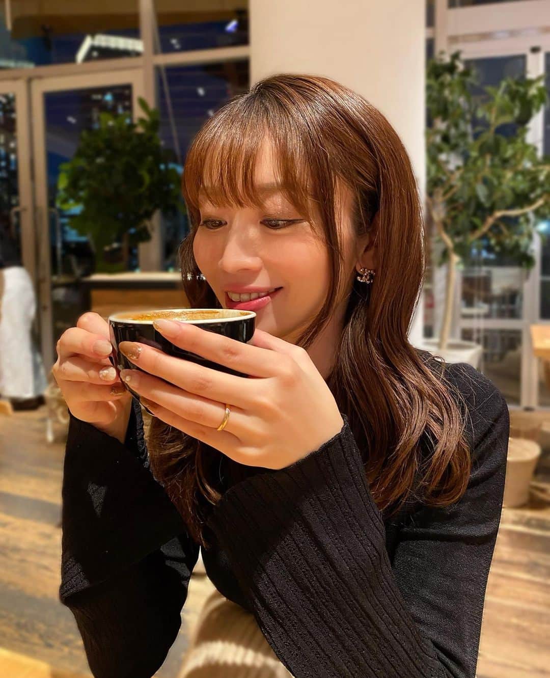 大寺かおりさんのインスタグラム写真 - (大寺かおりInstagram)「☕️❤️ 10月が一瞬で終わった気がする。 . 今年中にやるべきこと やりたいことをまとめてみたら まだまだたくさんあって。 . 今の内にできることを 一つひとつやっていこう と動き回った10月。 . 疲れちゃって一休みしようと カフェを探してる時に見た 夕焼けが綺麗で癒されました☺️🌆 . . . #coffee #rhc #ronherman #cafe #ronhermancafe #ロンハーマンカフェ #夕焼け #sunset #photo」11月1日 20時13分 - kaori_ootera