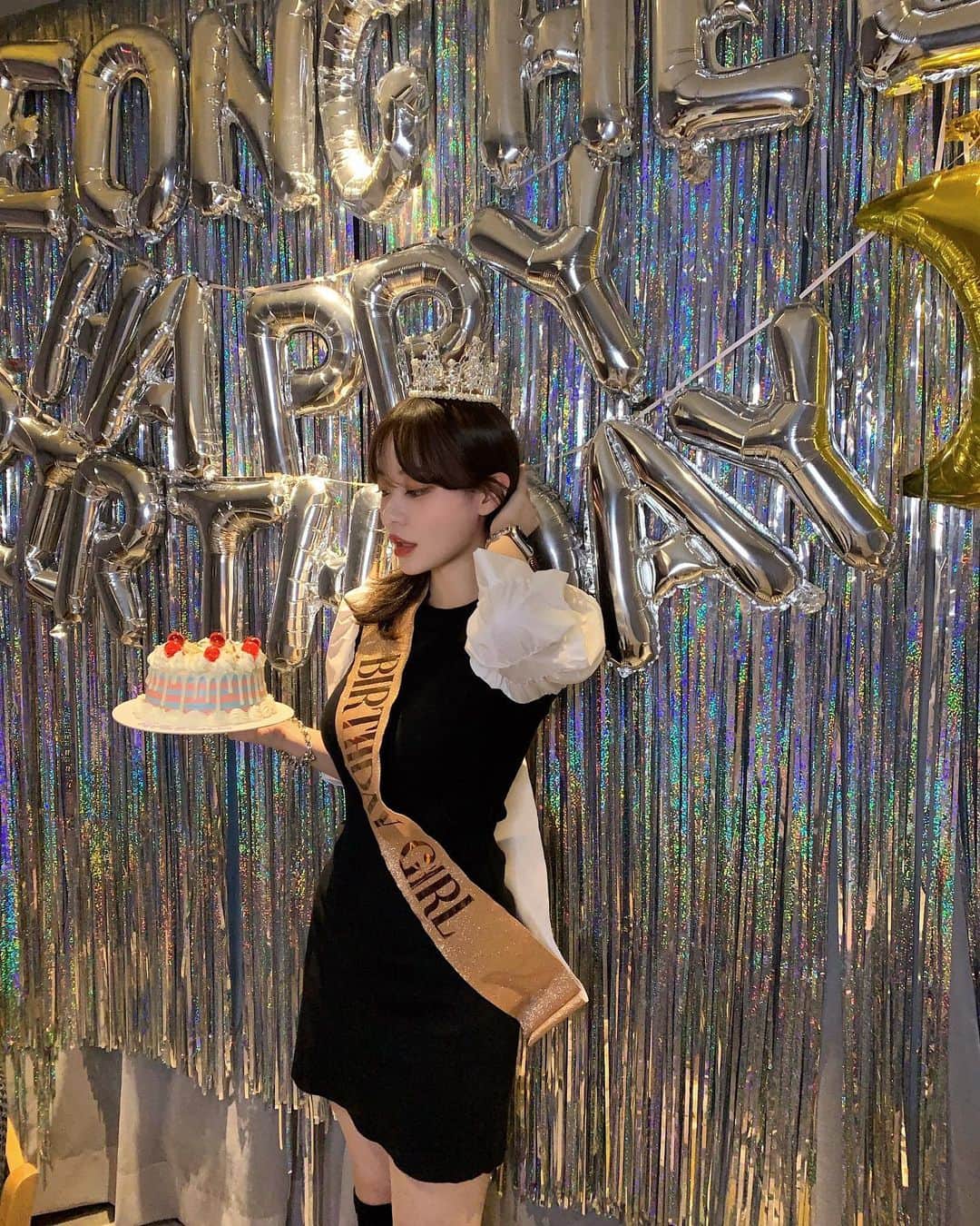 ウィ・ソンヒさんのインスタグラム写真 - (ウィ・ソンヒInstagram)「23번째 돌잔치 👼🏻💕 바쁜 시간 내서 축하해주신 분들 전부 감사함니다!!!!!!😻 덕분에 세상에서 젤 행복한 생일을 보냈서요🥰🥰🥰🥰」11月1日 20時22分 - _seong_hee