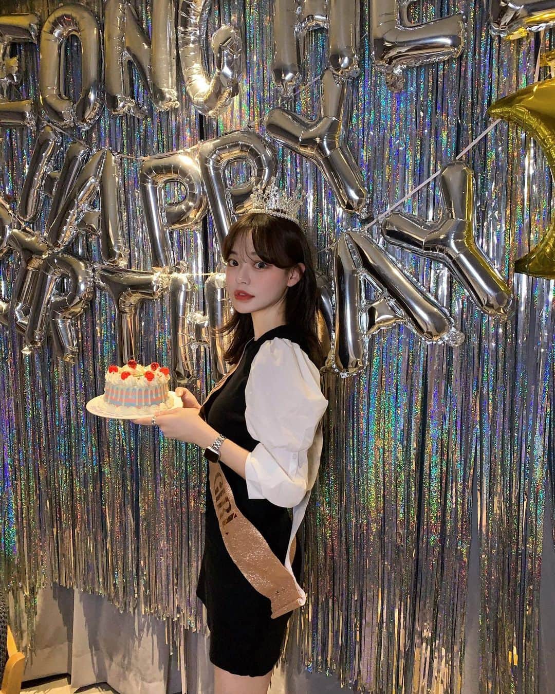 ウィ・ソンヒさんのインスタグラム写真 - (ウィ・ソンヒInstagram)「23번째 돌잔치 👼🏻💕 바쁜 시간 내서 축하해주신 분들 전부 감사함니다!!!!!!😻 덕분에 세상에서 젤 행복한 생일을 보냈서요🥰🥰🥰🥰」11月1日 20時22分 - _seong_hee
