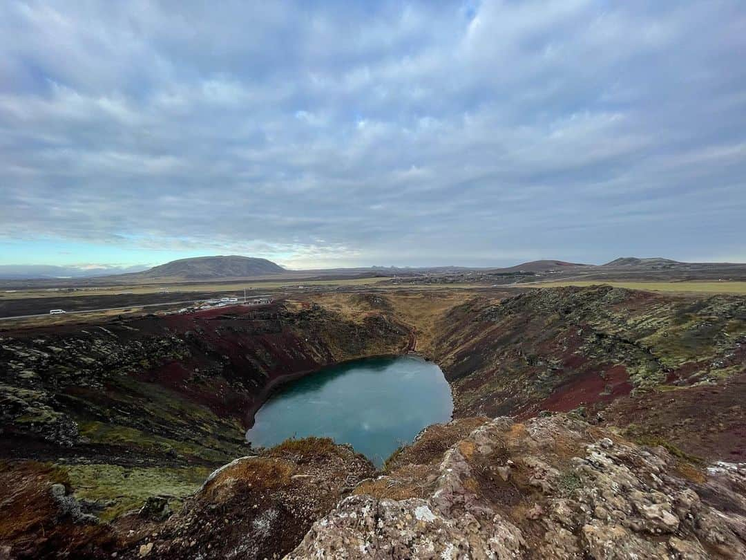 坂井幹さんのインスタグラム写真 - (坂井幹Instagram)「. . 大自然でリフレッシュ🌿🇮🇸 . . #iceland #アイスランド  #kerid  #ケリズ火口湖  #dayoff」11月2日 6時19分 - motokisakai16